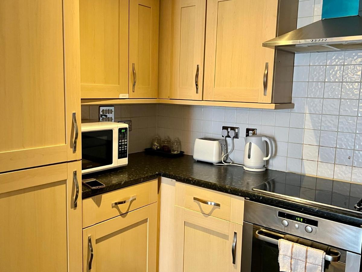 Radiant2 Bedroom Apartment In The Heart Of Harlow Town Exterior foto