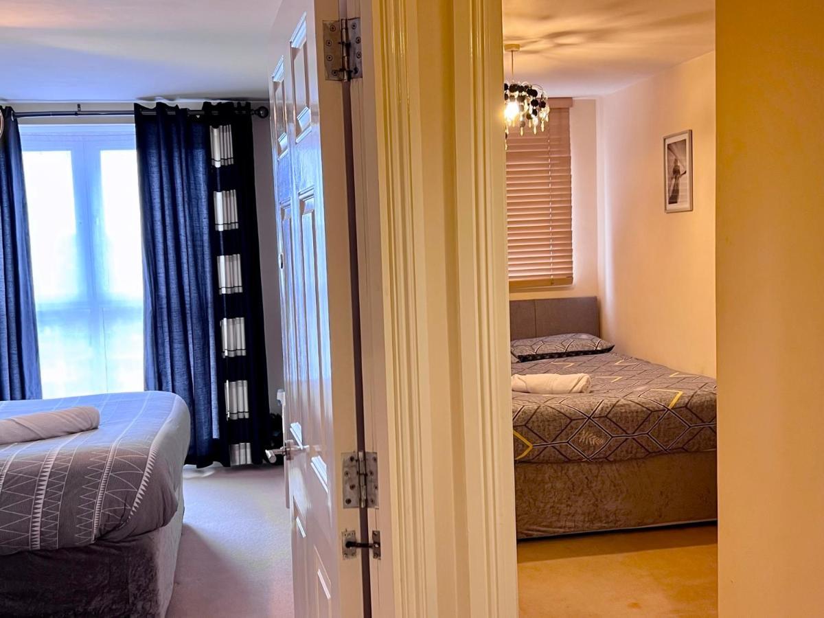 Radiant2 Bedroom Apartment In The Heart Of Harlow Town Exterior foto